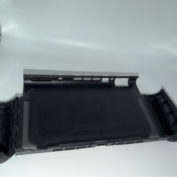 Nintendo Switch 2 Controller and Case - Picture 4 of 4